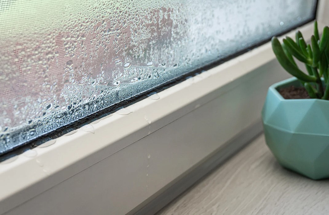 dlaczego okna parują wewnątrz?